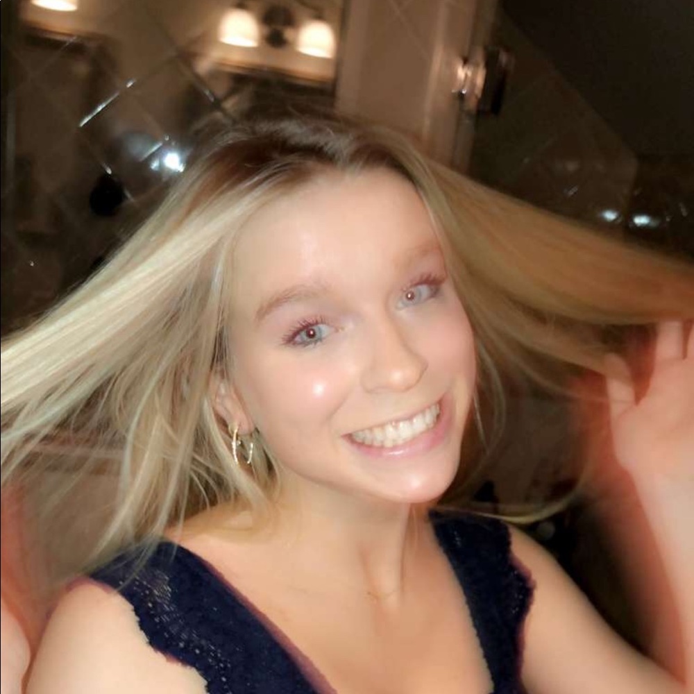 Meet your Posher, Caitlin